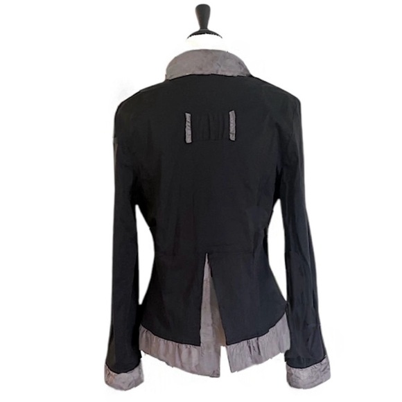 Hebbeding Dutch Design Ruffle Jacket - Picture 2 of 4